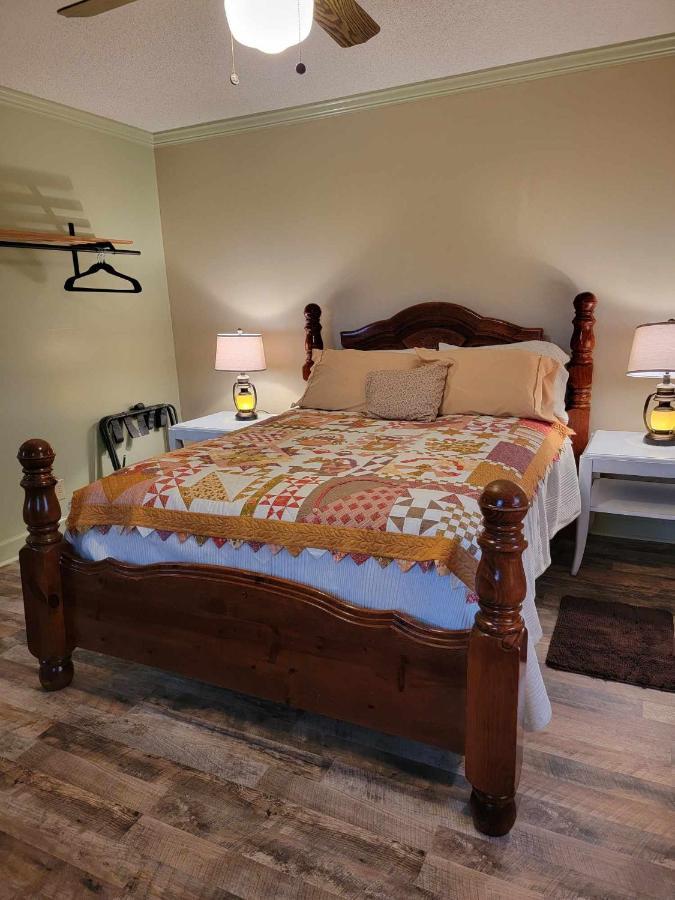 Floyd Moonlight Manor Bed & Breakfast المظهر الخارجي الصورة