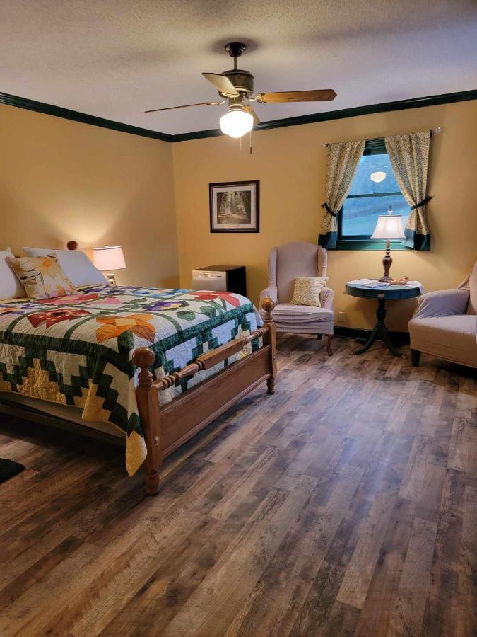 Floyd Moonlight Manor Bed & Breakfast المظهر الخارجي الصورة