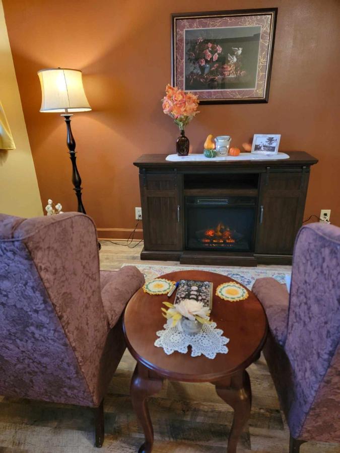 Floyd Moonlight Manor Bed & Breakfast المظهر الخارجي الصورة
