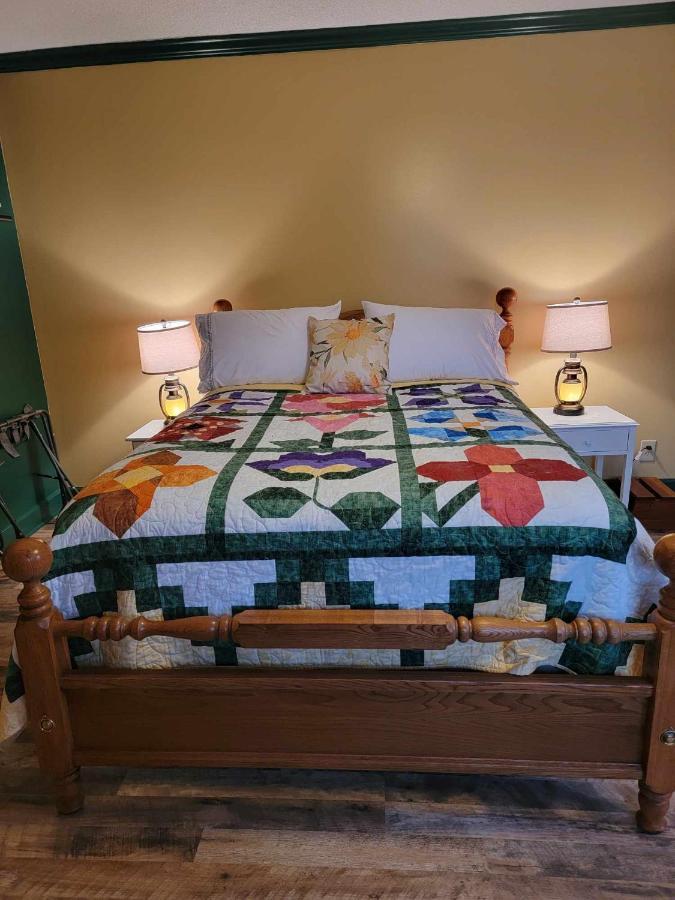 Floyd Moonlight Manor Bed & Breakfast المظهر الخارجي الصورة