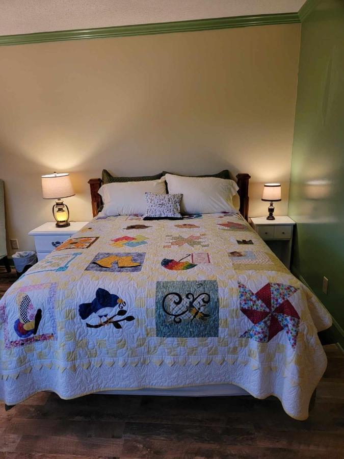 Floyd Moonlight Manor Bed & Breakfast المظهر الخارجي الصورة
